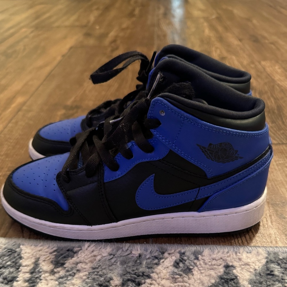 AIR JORDAN ROYAL BLUE SNEAKERS